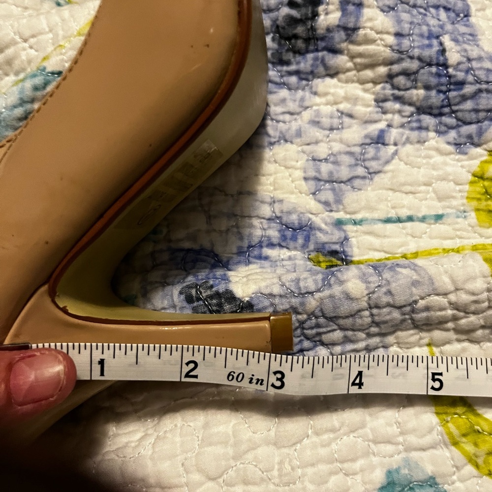 Tan ~ Patent ~ High Heeled Shoe ~ Sz 7 ~ Worn Once. - Picture 9 of 9